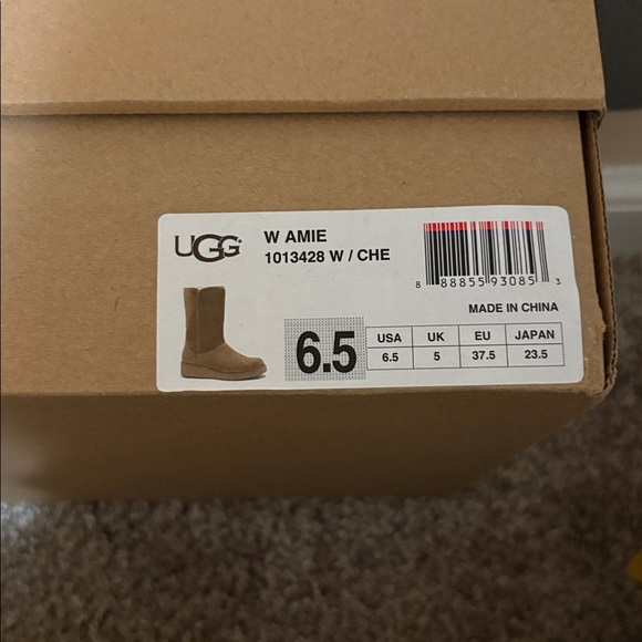 UGG boot with slight wedge - classic! - Picture 5 of 5
